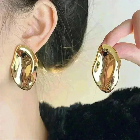 Gold Women's Irregular Unique Metal Stud Earrings - Picture 1 of 3